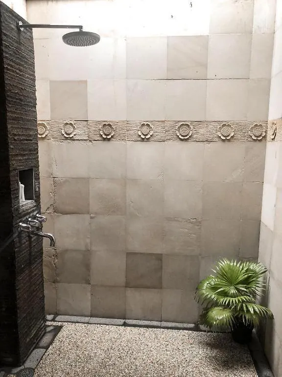 Villa Rumah Kayu Nusa Dua  Guest house
